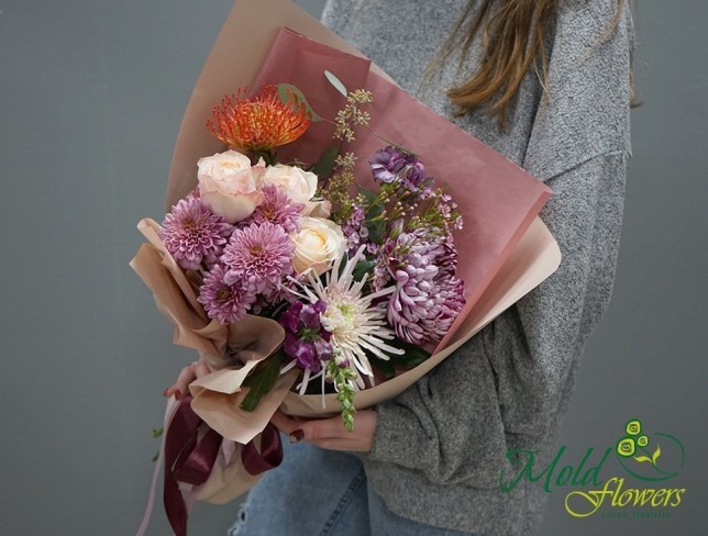 Bouquet with chrysanthemums and Leucospermum ''Karla'' photo